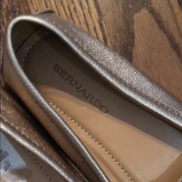 NWOT Bernardo size 9.5 metallic leather loafers - Picture 6 of 7